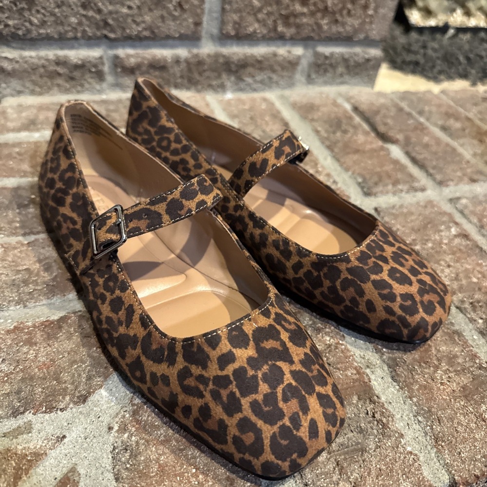 BCBGeneration Harpin Mary Jane Flats Leopard Print Buckle Strap Square Toe Sz 6